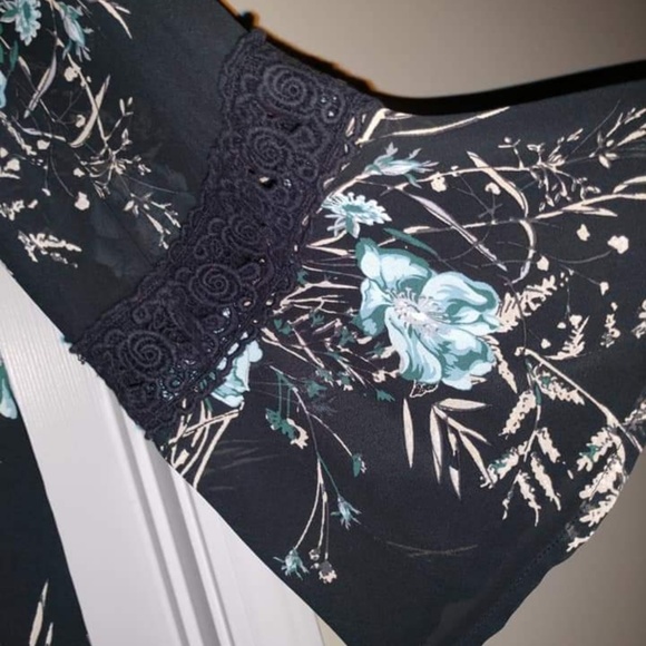 Blouse - Picture 2 of 3